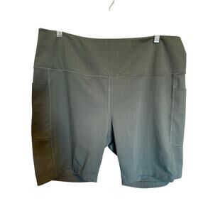 Danskin yoga shorts size XXL sage green
